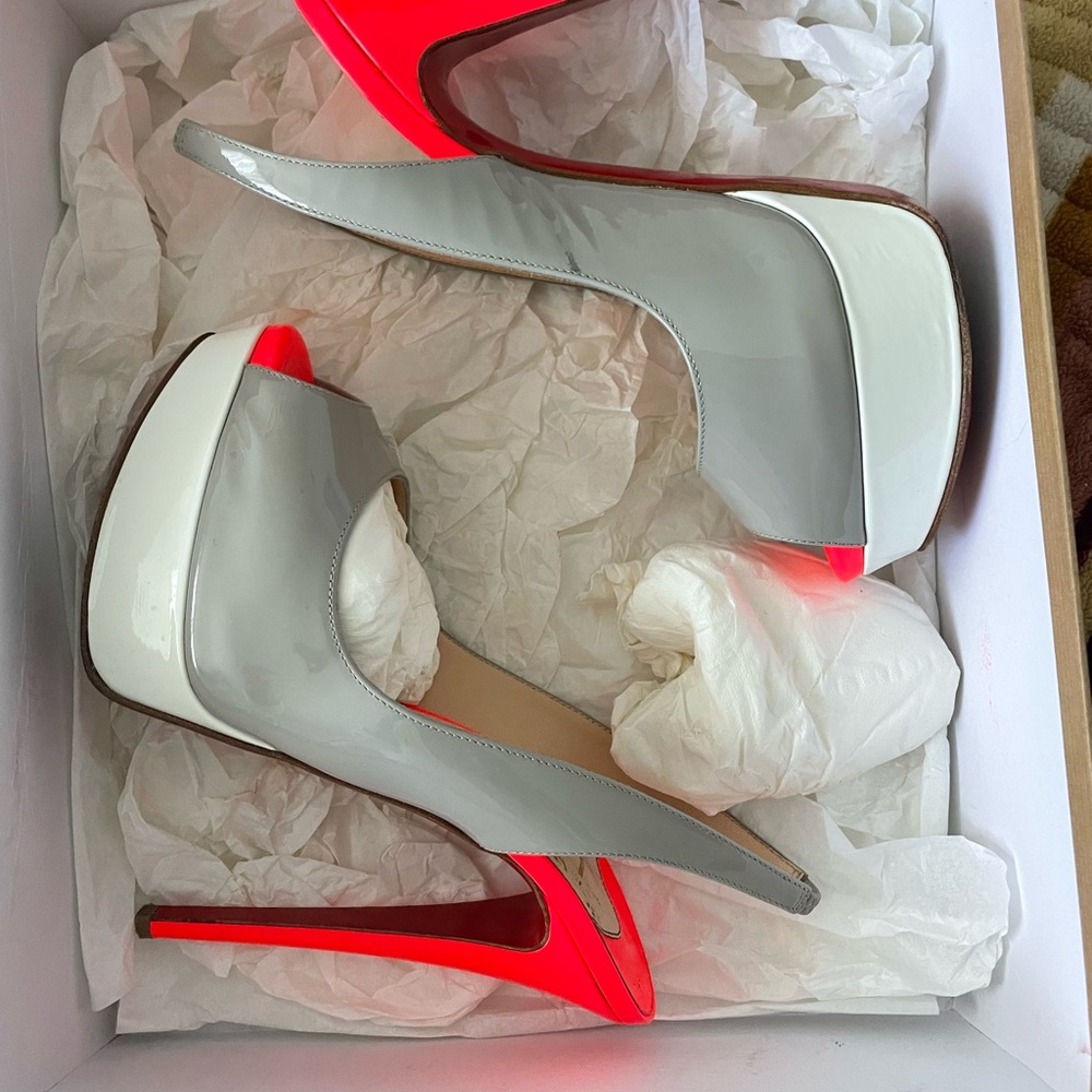 Christian louboutin lady peep slingback